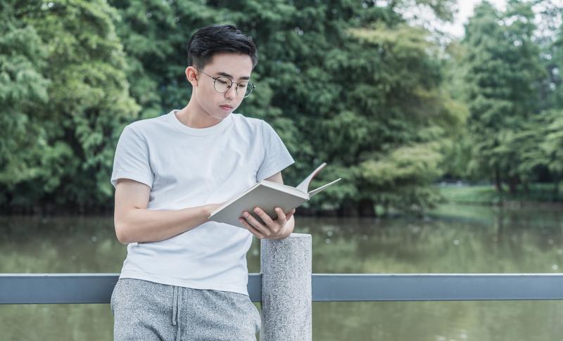 超越经典的宏观经济学，形成新的宏观研究范式